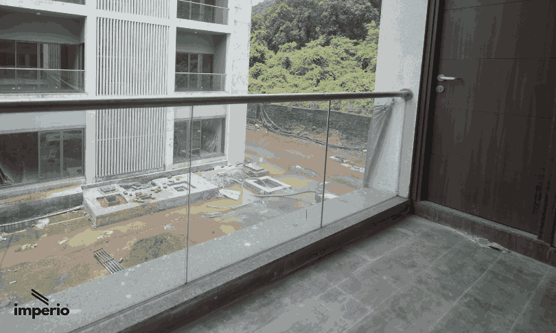 Modern glass railing for balcony